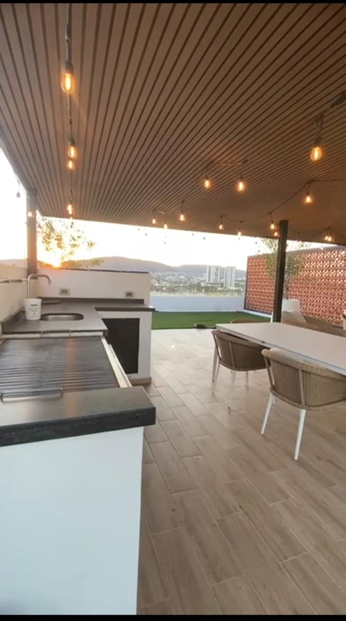 Penthouse en Venta, Chapalita de Occidente, vista Panorámica, Ubicación Privilegiada!. Amenidades: alberca, chapoteadero, asadores, área de juegos infantiles, salon de usos múltiples, es un desarrollo Pet Friendly - Image 2